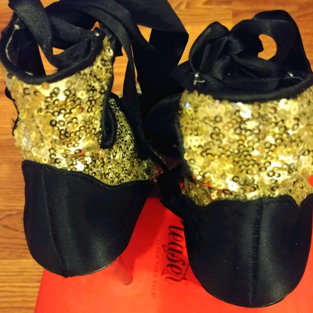 Shoes - Picture 2 of 3